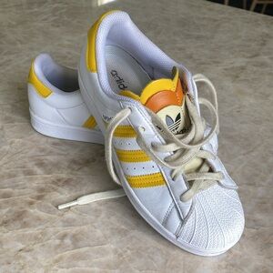 Size 5.5 Superstar ADIDAS